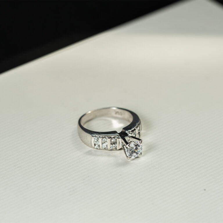 Vỏ nhẫn kim cương 750 J05
