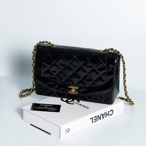 Túi xách Chanel Vintage Diana Flap Bag Black Medium 24K GHW Pocket C28