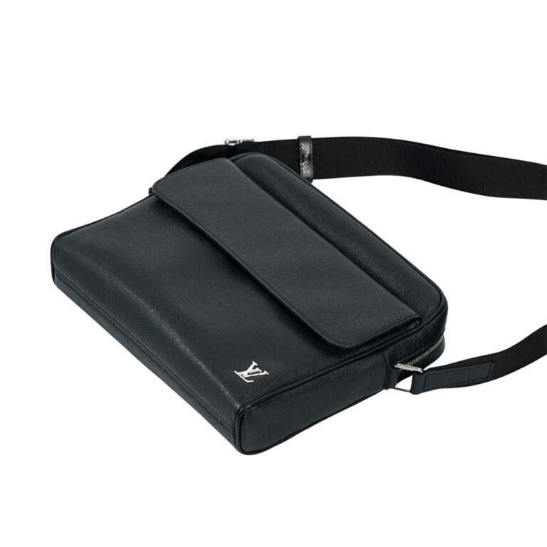 Túi xách Louis Vuitton Taiga Alex Messenger PM Black