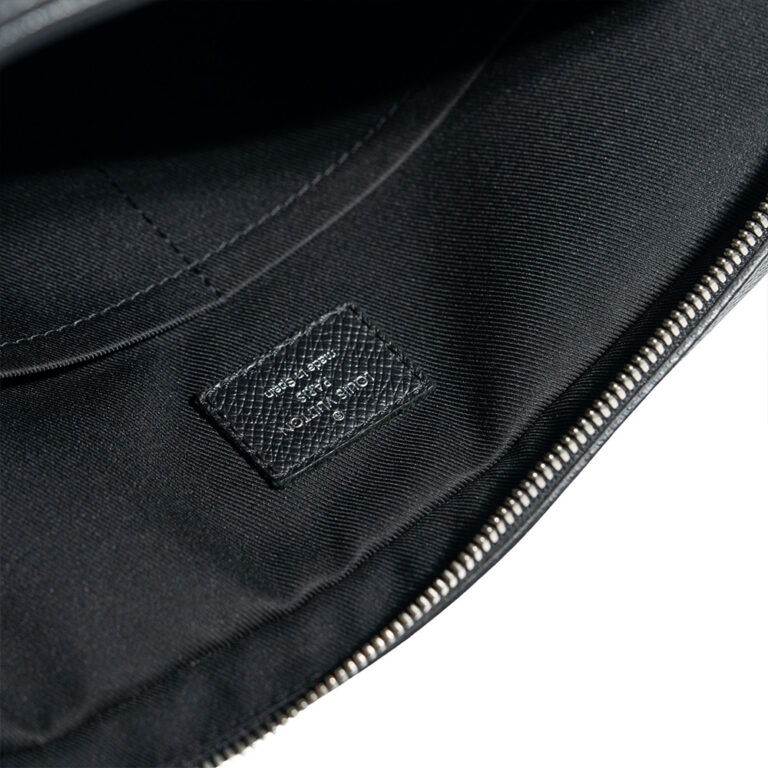 Túi xách Louis Vuitton Taiga Alex Messenger PM Black