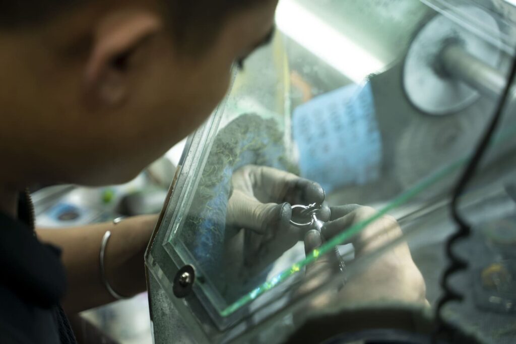 Về dịch vụ xi trang sức tại Cashion