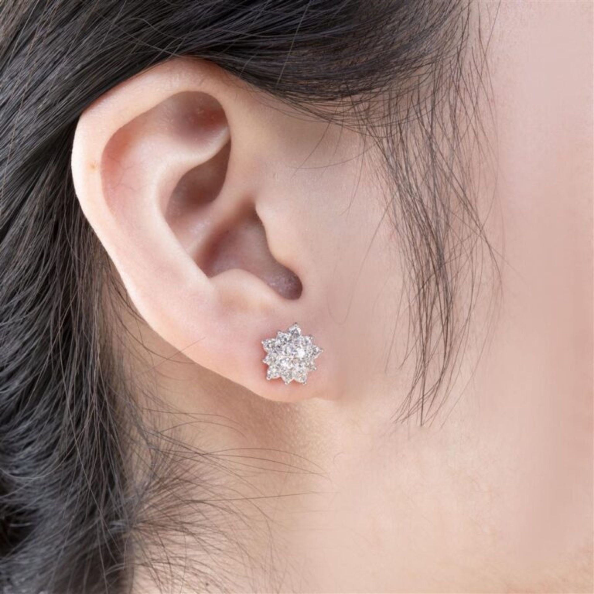 Ảnh: Hoa tai kim cương Ngôi sao