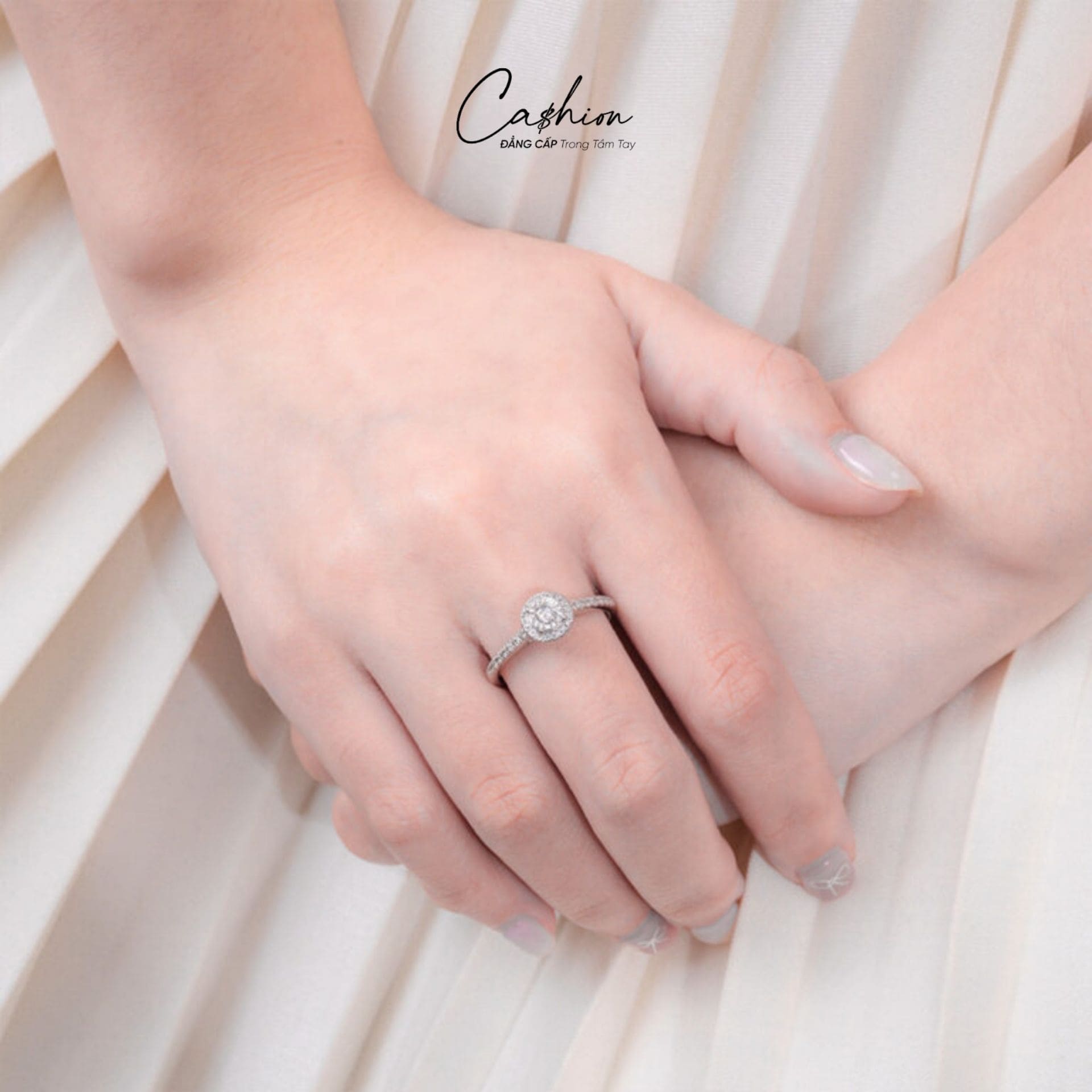 Ảnh: Nhẫn kim cương nữ Halo 400