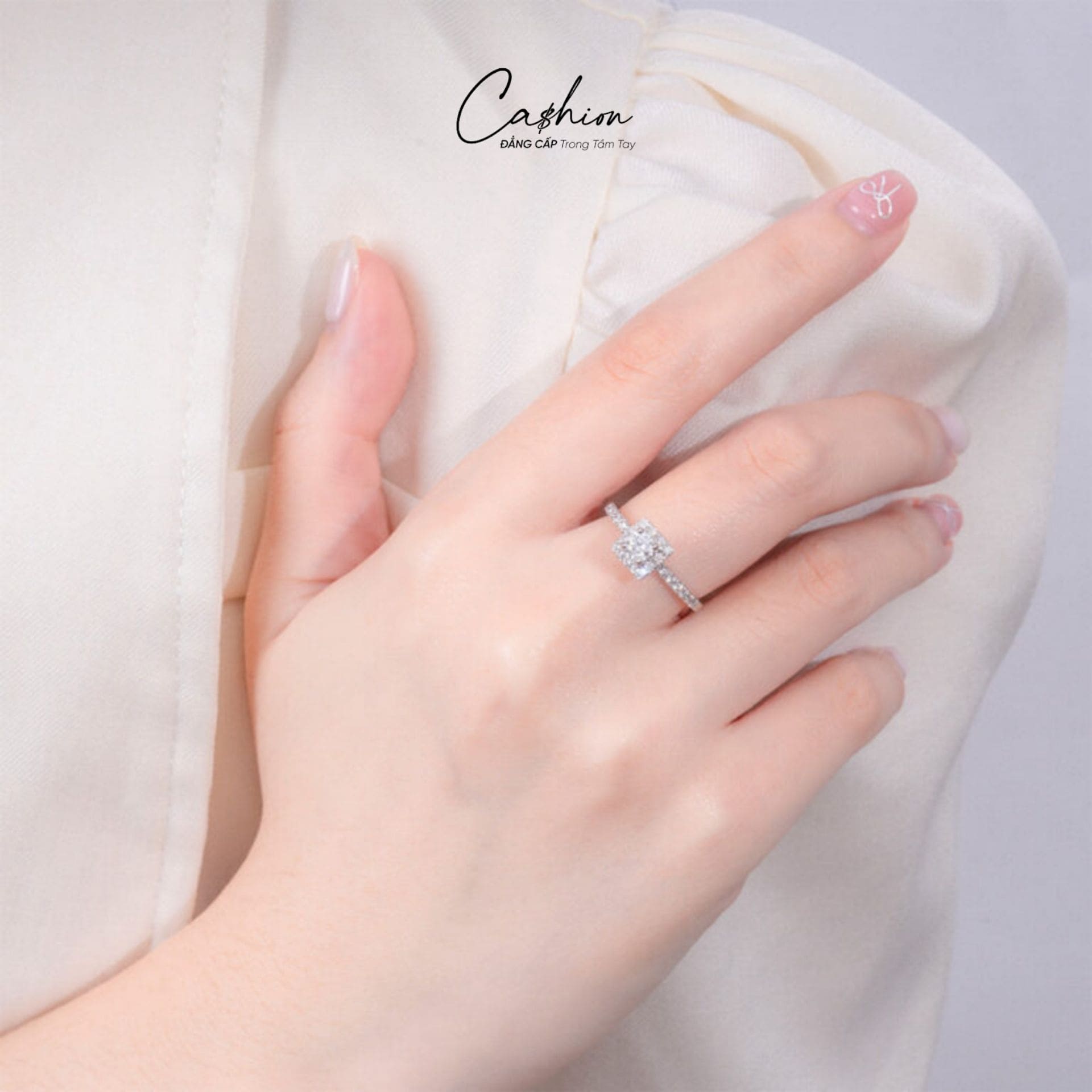 Ảnh: Nhẫn cầu hôn kim cương halo 720