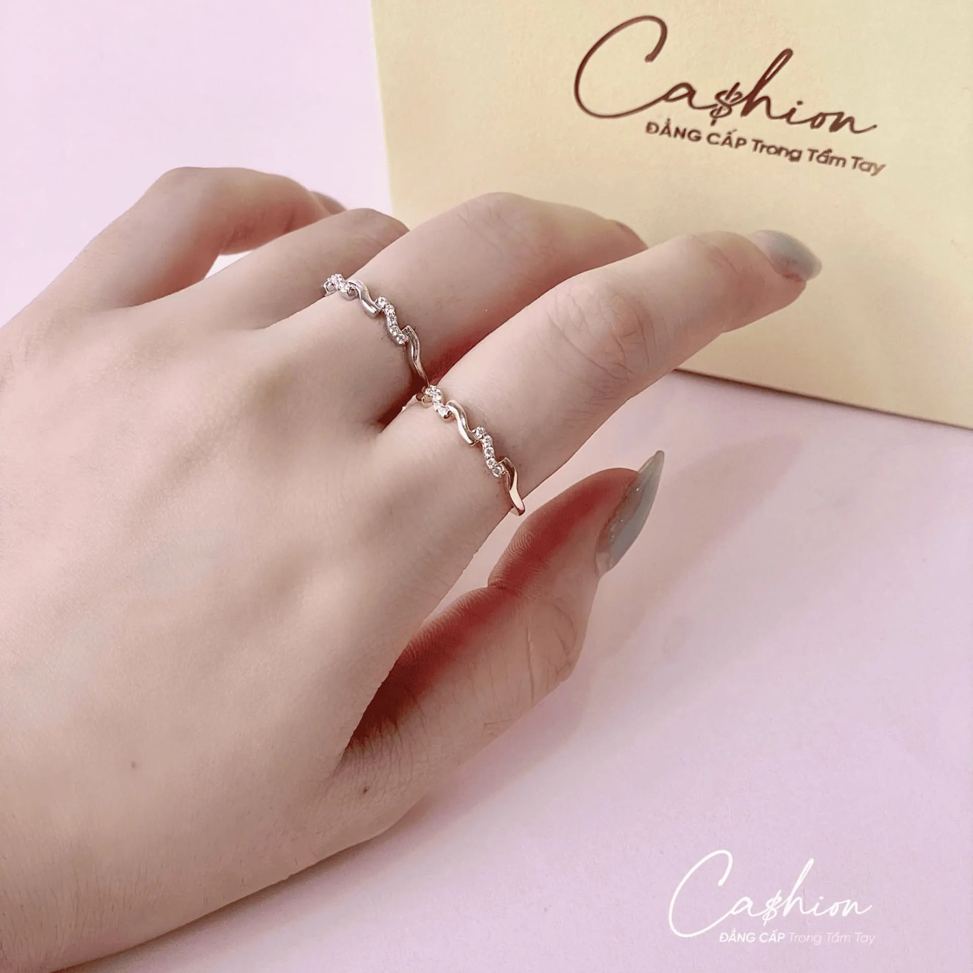 Ảnh: Chọn nhẫn cho dáng tay thon dài