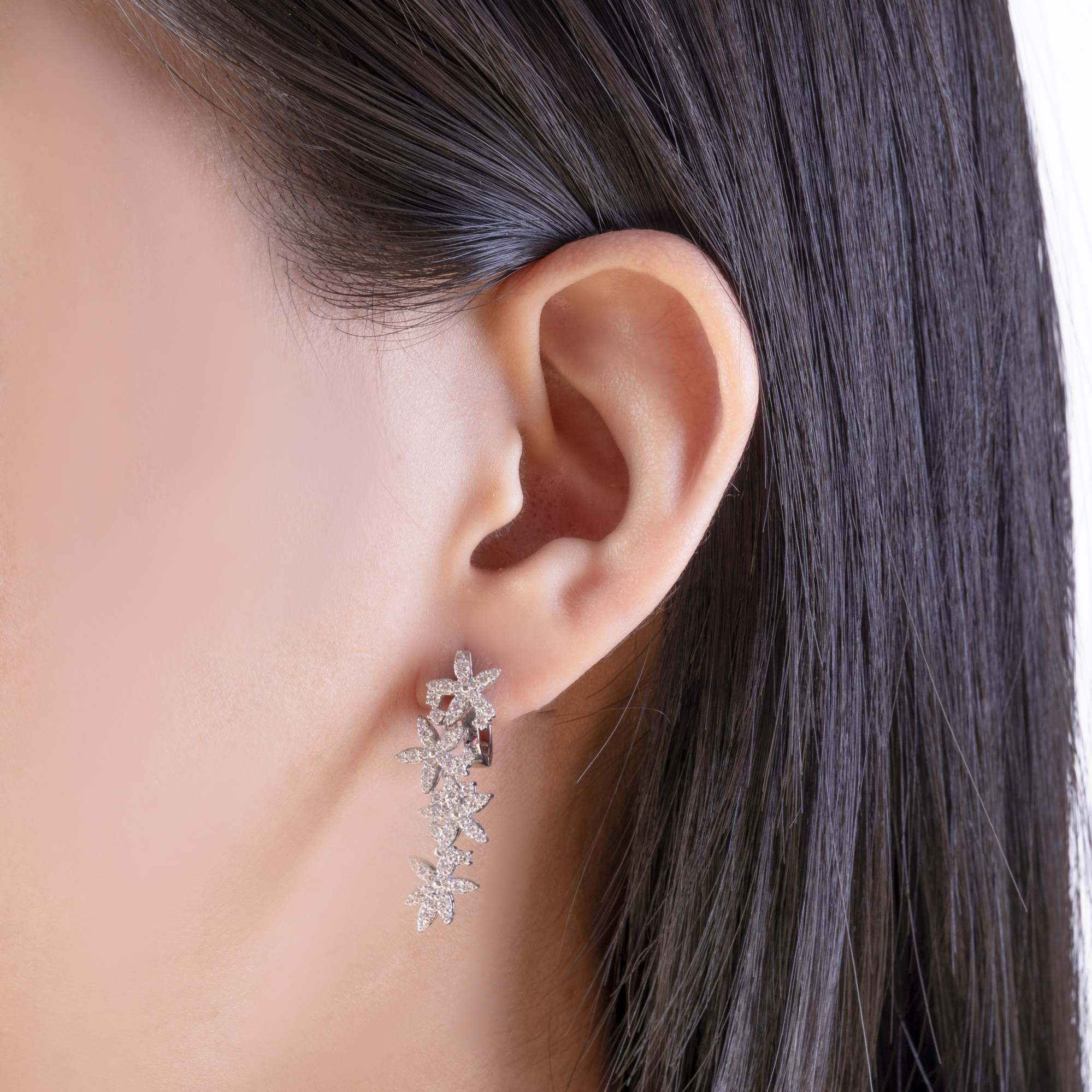 Bông tai Kim cương khoen hoa rơi 585 KHO.BT58T15NU.W585 - Ảnh 4